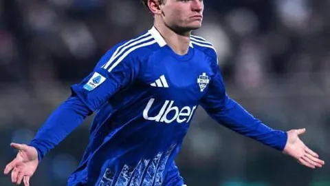 深圳足球俱乐部球员普拉利甘吉加盟伊朗波斯波利斯队